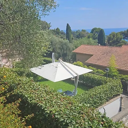 Casa vacanze Between Sky And Sea - Panoramic Terrace With Sea View And Shared Pool, 500m From The Beaches Imperia